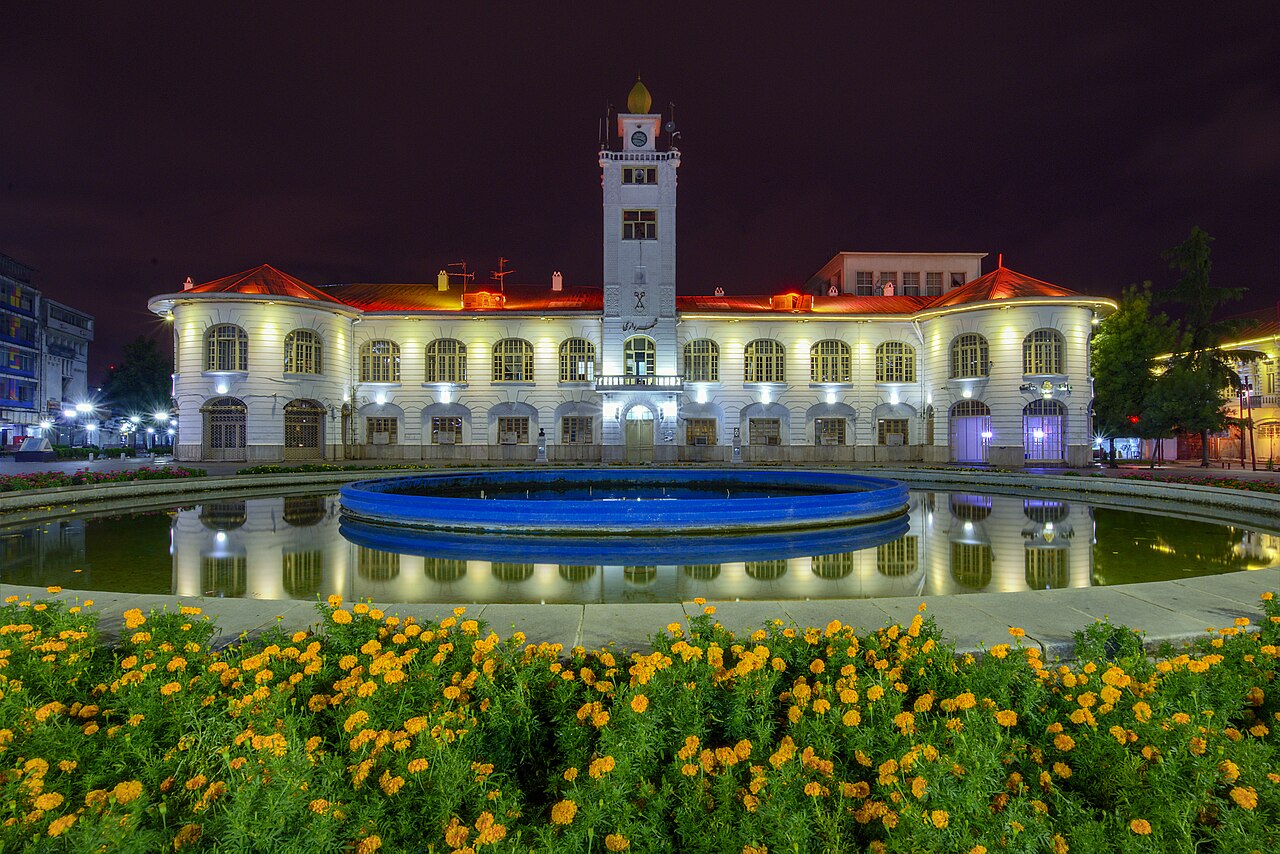 میدان شهرداری و پیاده‌راه فرهنگی رشت در شب